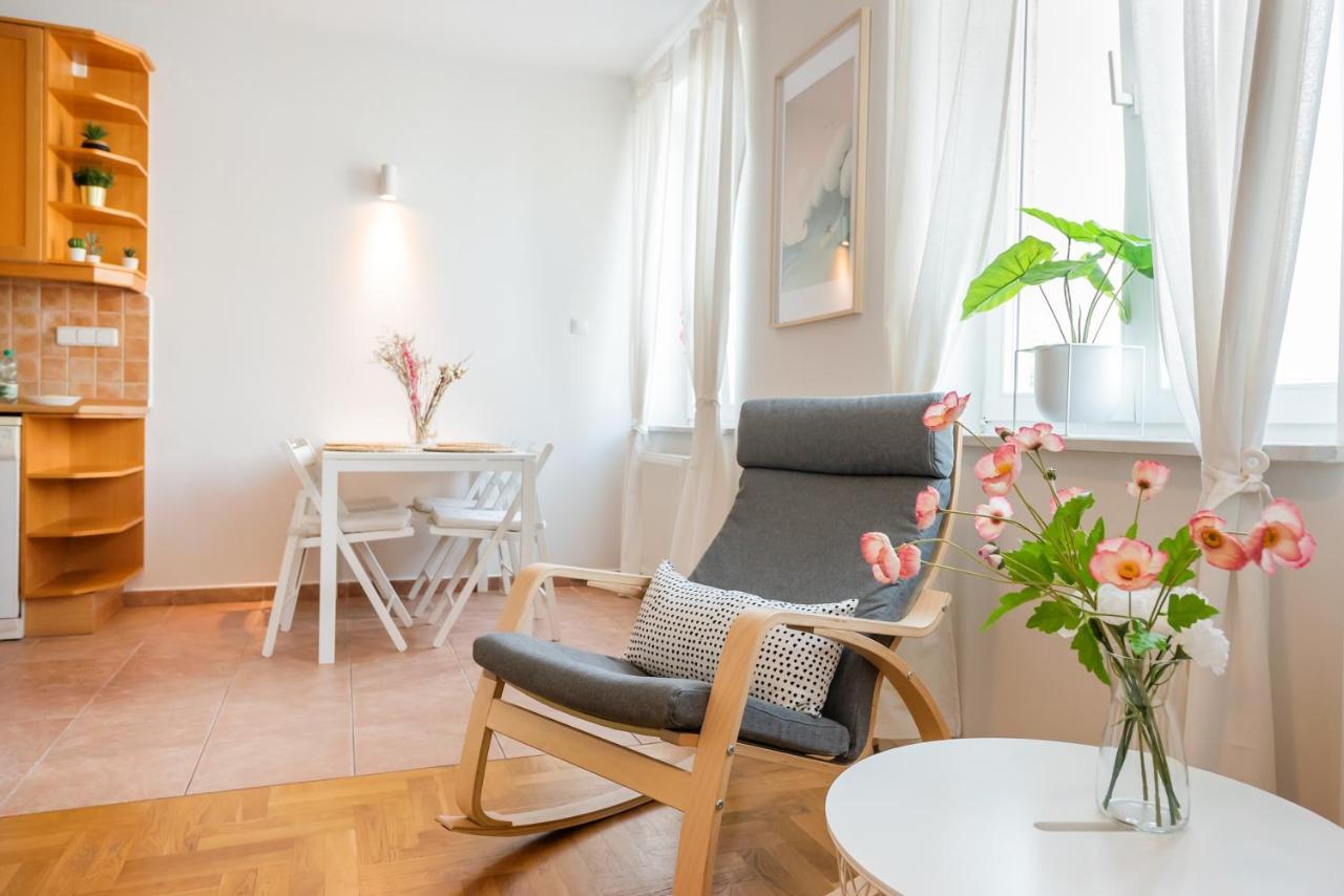 New Town Spacious Apartment Warszawa Exteriör bild